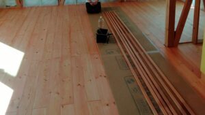 柿渋塗装の無垢床